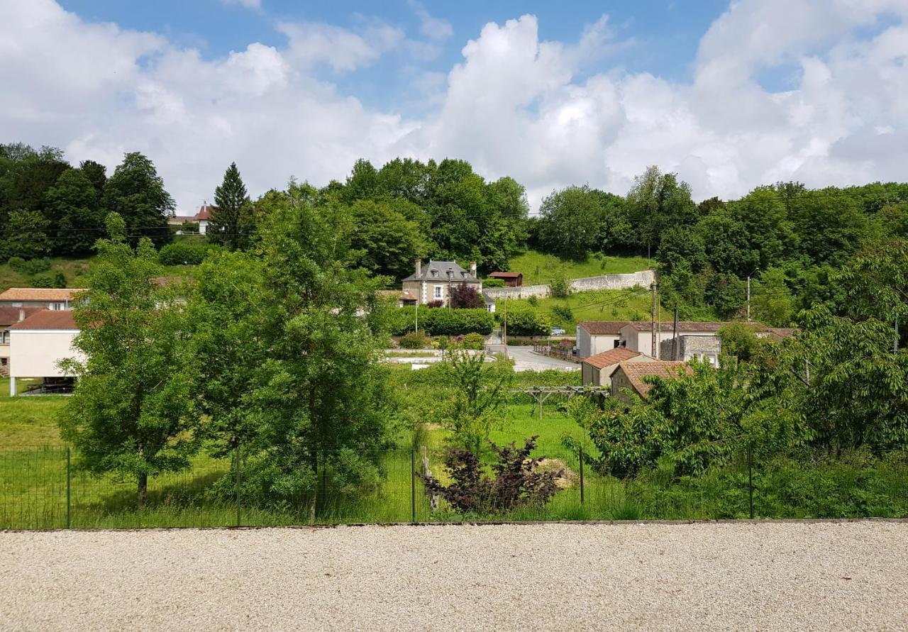Le Pre Pigeon 86250 Charroux Vienne Bed and Breakfast Buitenkant foto